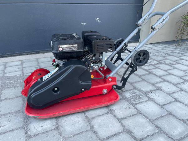 Вібраційна плита бензинова HECHT 1114