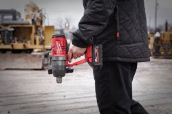 Гайкокрут високомоментний акумуляторний MILWAUKEE 1"(2400 Нм) M18 FUEL з фіксацією кільцем ONE-KEY (+ заряд.пристрій, 2 акум., H