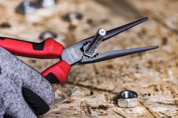 Плоскогубці з довгими губками 205 мм MILWAUKEE