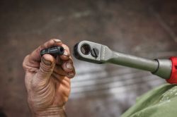 Гайковерт-тріскачка кутовий акумуляторний Hex 14.4мм MILWAUKEE, M12 FPTR-0, 81Нм
