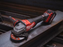 Шліфмашина кутова акумуляторна MILWAUKEE, M18 FHSAGO125VXPDB2-802X, діаметр 125мм (зарядний пристрій, 2акум. Х 8 Аг, HDкейс)