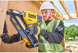 Пістолет цвяхозабивний акумуляторний безщітковий DeWALT DCN930P2