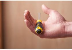 Викрутка Cushion Grip довжиною 100 мм з жалом, що розширюється під шліц SL 5.5 STANLEY STHT16146-0
